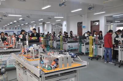 新裝100個感應水龍頭、配酒精防爆箱——東莞市信息技術(shù)學校已做好全面技術(shù)開發(fā)準備